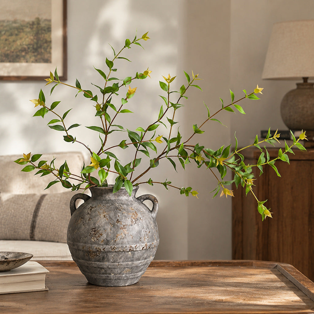 Künstlicher Eukalyptus Zweig mit spitzen Blättern, Kunstseide-Optik, Einzelzweig 83 cm, für Wohnzimmer, Hochzeit und Schaufenster