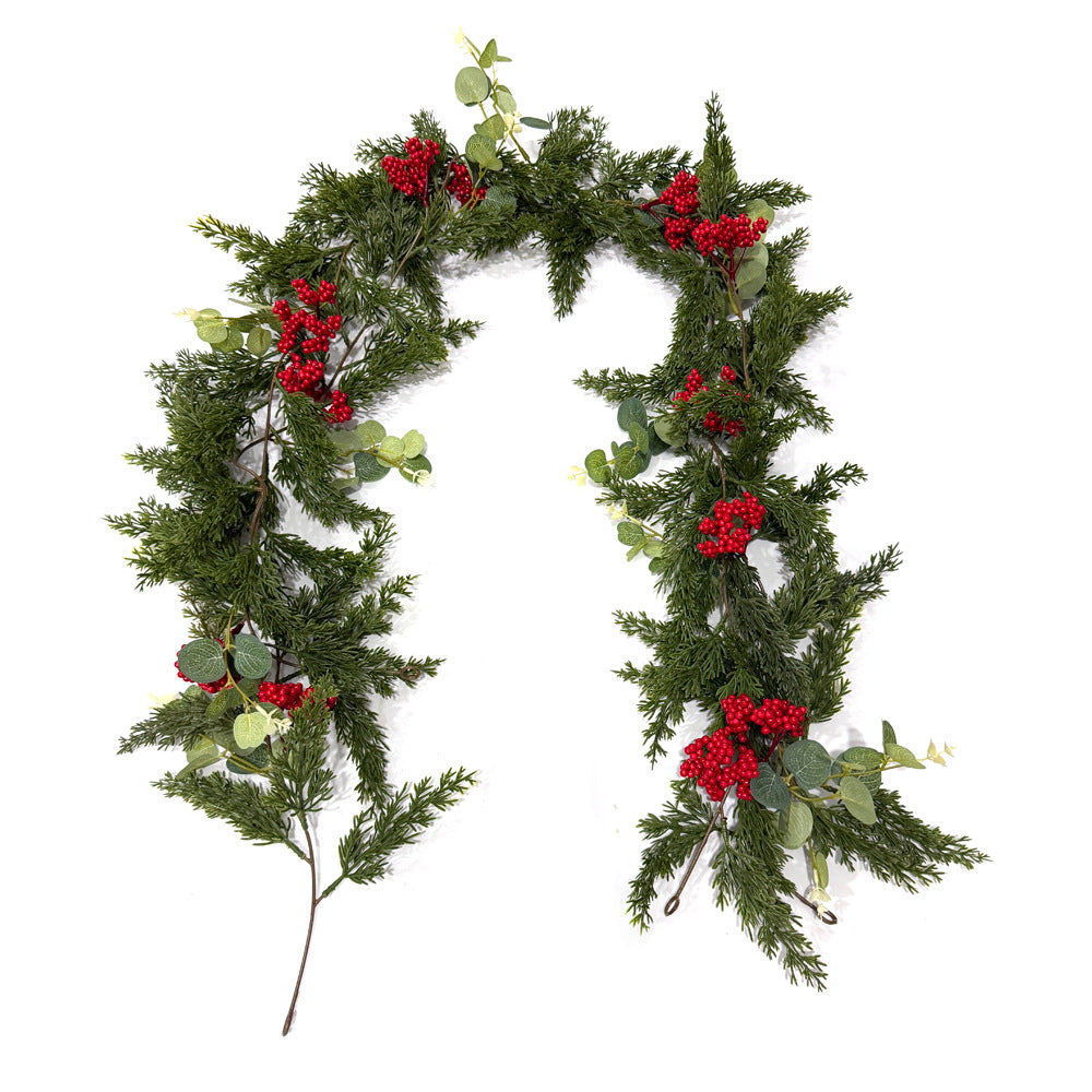 Künstliche Kiefernranke mit roten Beeren und Münzblättern, Kunststoff-Girlande 180 cm, für Weihnachten, Hotel und Schaufenster
