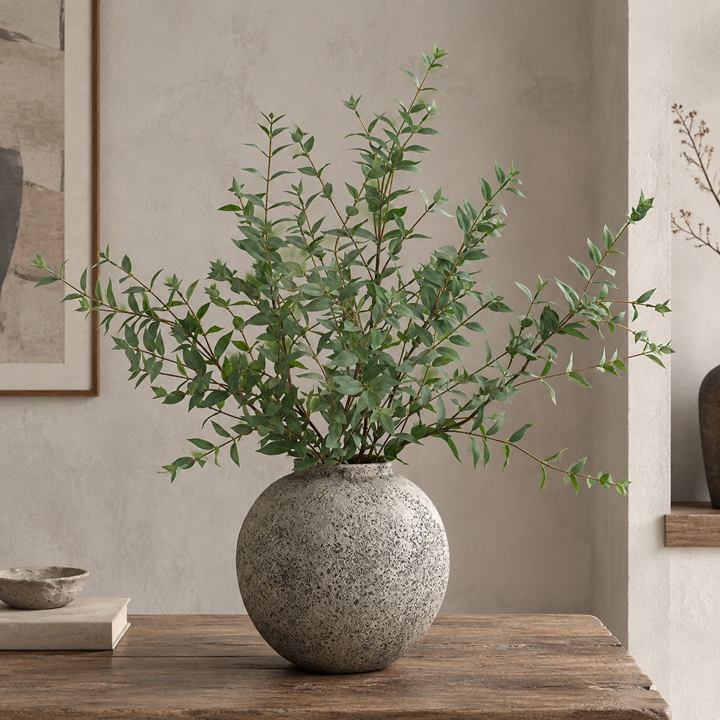 Künstlicher Eukalyptus Zweig mit spitzen Blättern, Kunstseide-Optik, Einzelzweig 83 cm, für Wohnzimmer, Hochzeit und Schaufenster