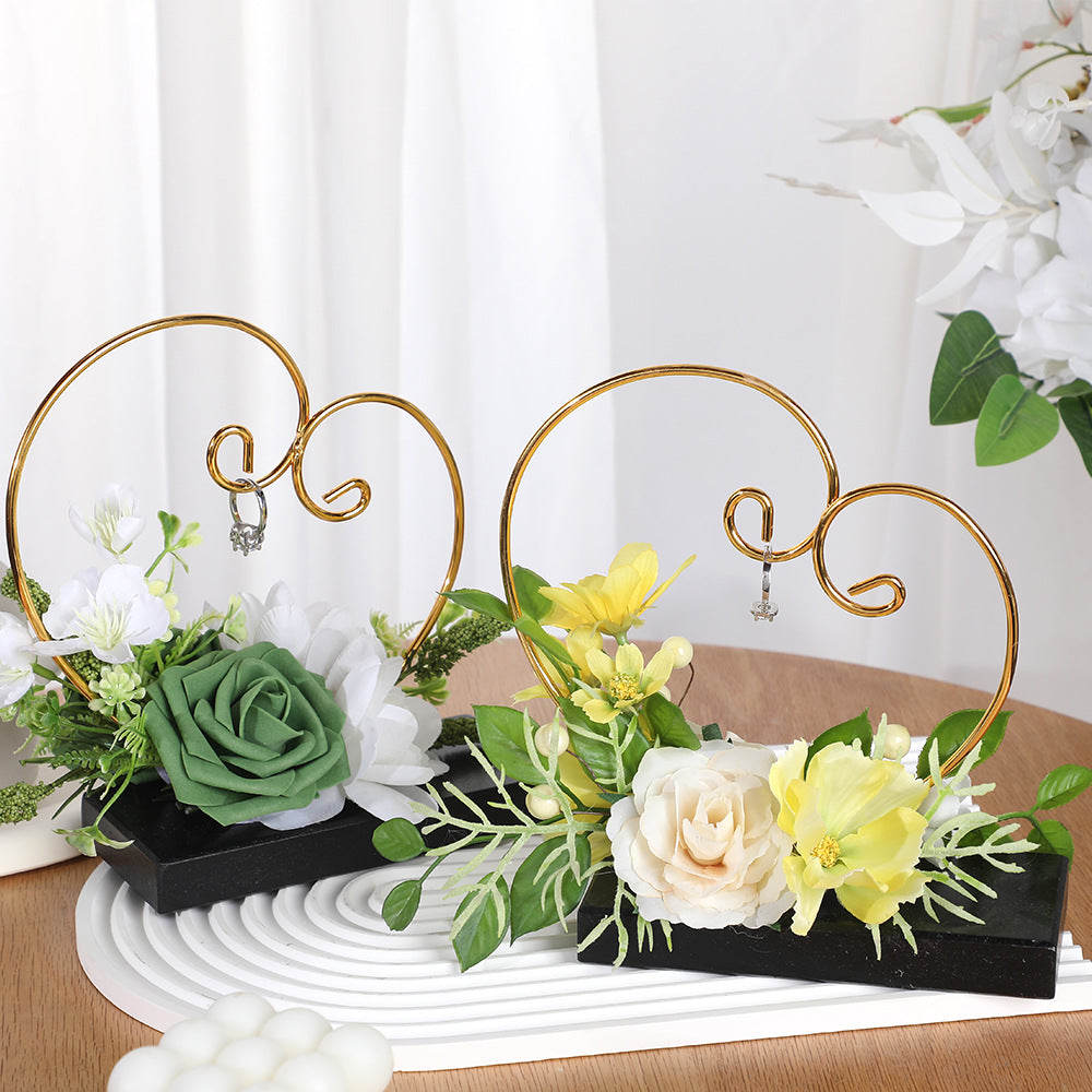 Retro Herzringhalter mit künstlichen Rosen und Gänseblümchen, 19 cm, inklusive Blumentopf