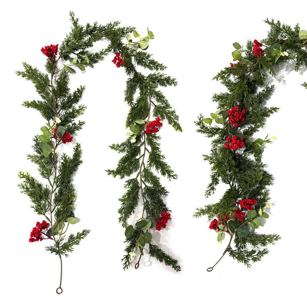 Künstliche Kiefernranke mit roten Beeren und Münzblättern, Kunststoff-Girlande 180 cm, für Weihnachten, Hotel und Schaufenster