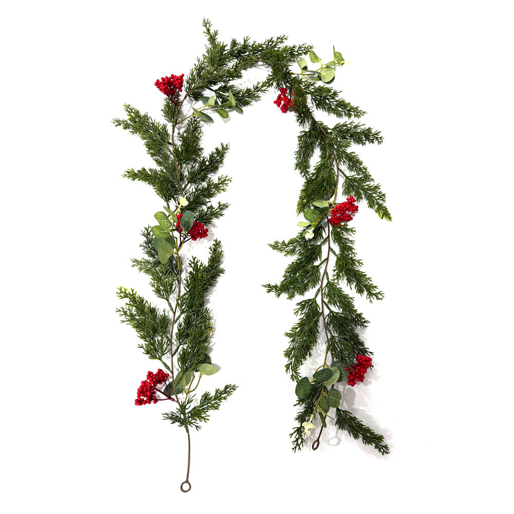 Künstliche Kiefernranke mit roten Beeren und Münzblättern, Kunststoff-Girlande 180 cm, für Weihnachten, Hotel und Schaufenster