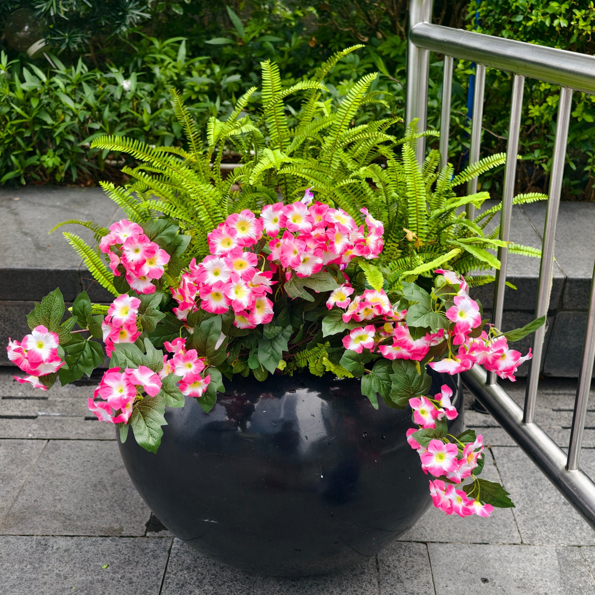 Upgraded Faux Petunia Blumen – UV-beständige Kunstblumen für Außenbereich, Garten & Terrasse Deko
