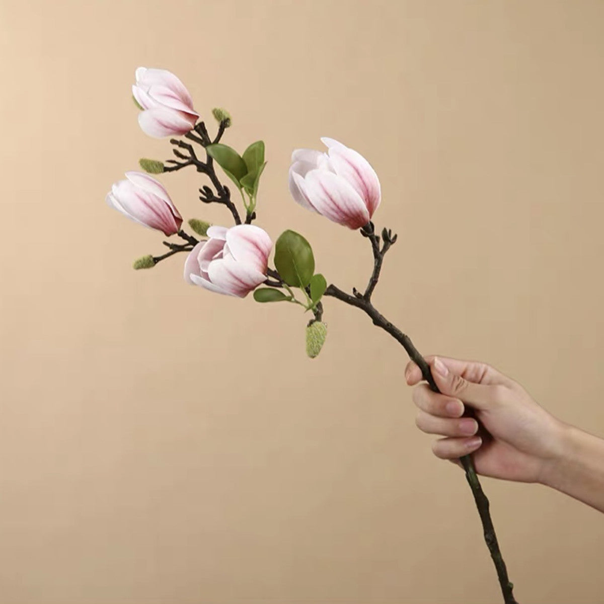 Magnolienzweig künstlich, Real Touch Magnolienknospen, 67cm, lebensechte Haptik, hochwertige Kunstblume für Vase, Frühlingsdeko, Hochzeit