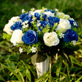 Grabschmuck Rosenstrauß mit Vase | ca. 38 cm | Wetterfeste Kunstblumen | Grabgesteck für Allerheiligen & Gedenken