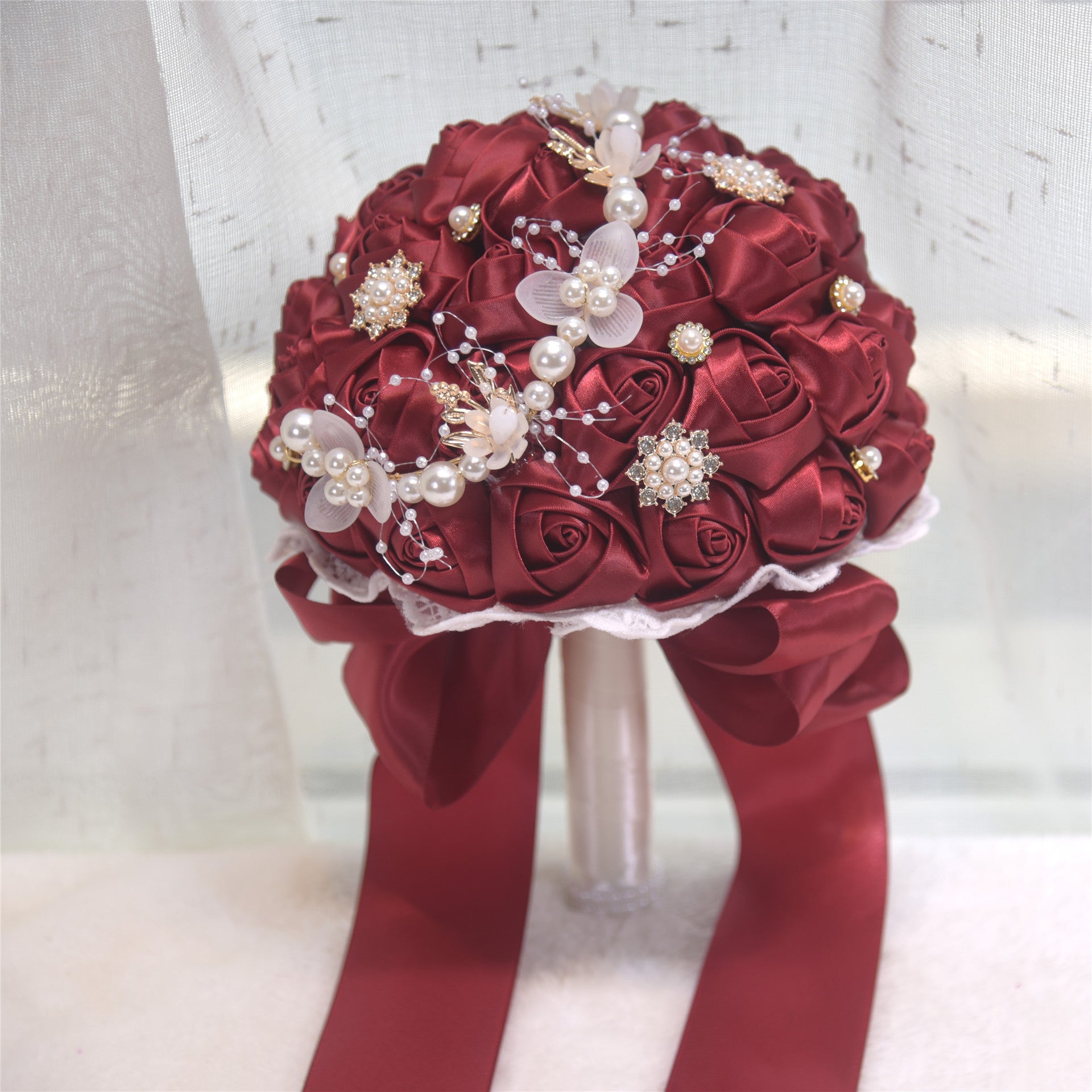 Eleganter Runder Brautstrauß aus Satinrosen - Hochzeitsstrauß zum Werfen, Wiederverwendbar & Stilvoll