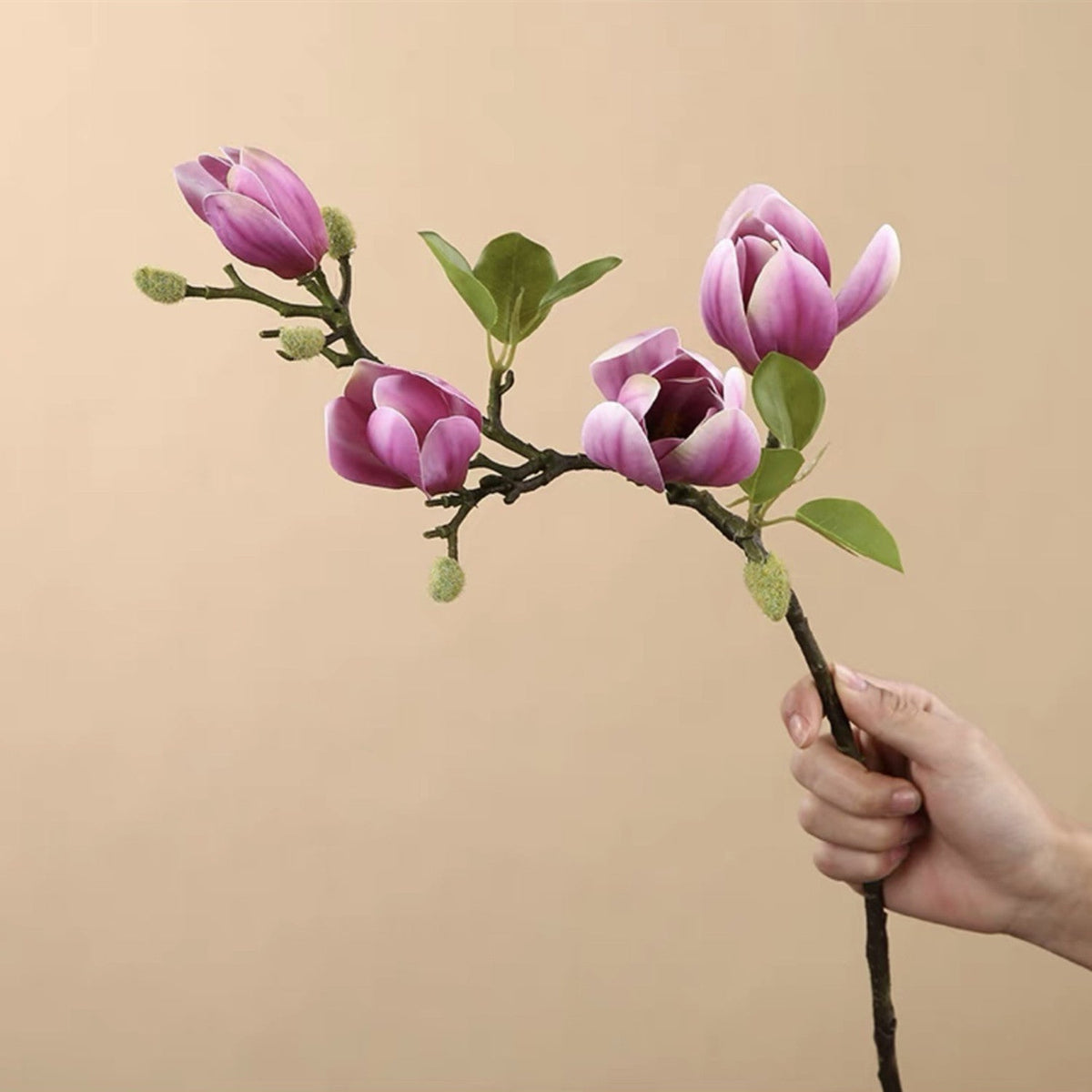 Magnolienzweig künstlich, Real Touch Magnolienknospen, 67cm, lebensechte Haptik, hochwertige Kunstblume für Vase, Frühlingsdeko, Hochzeit