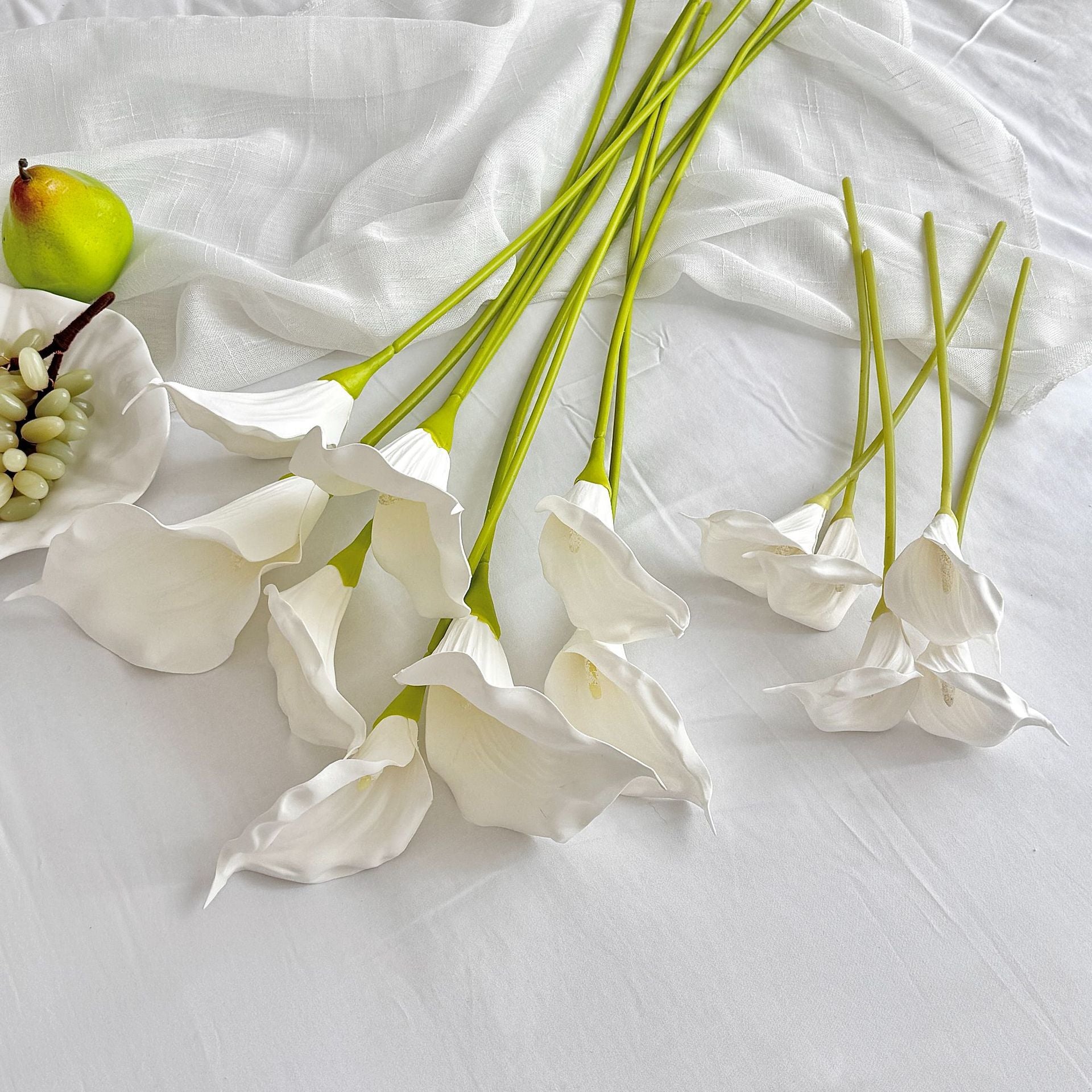 Weiße künstliche Calla-Lilien mit realistischem Griff - Perfect für Hausdekoration